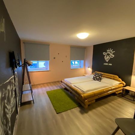 Mama Muh Hotel Linz Bagian luar foto