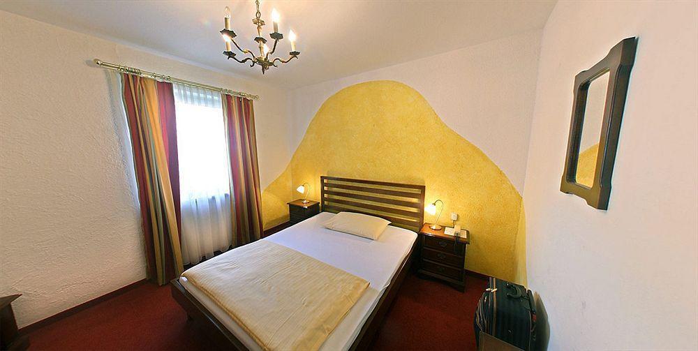Mama Muh Hotel Linz Bagian luar foto