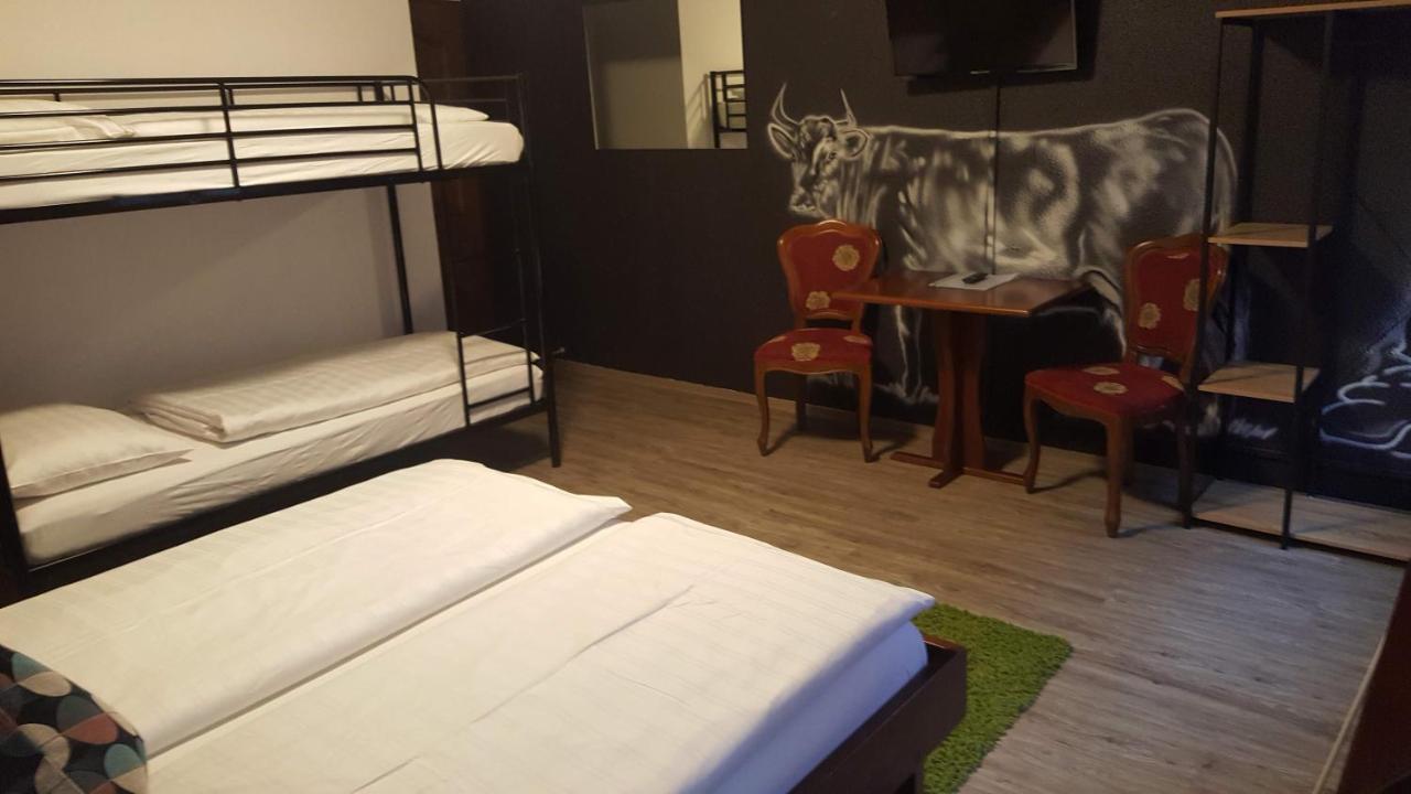 Mama Muh Hotel Linz Bagian luar foto